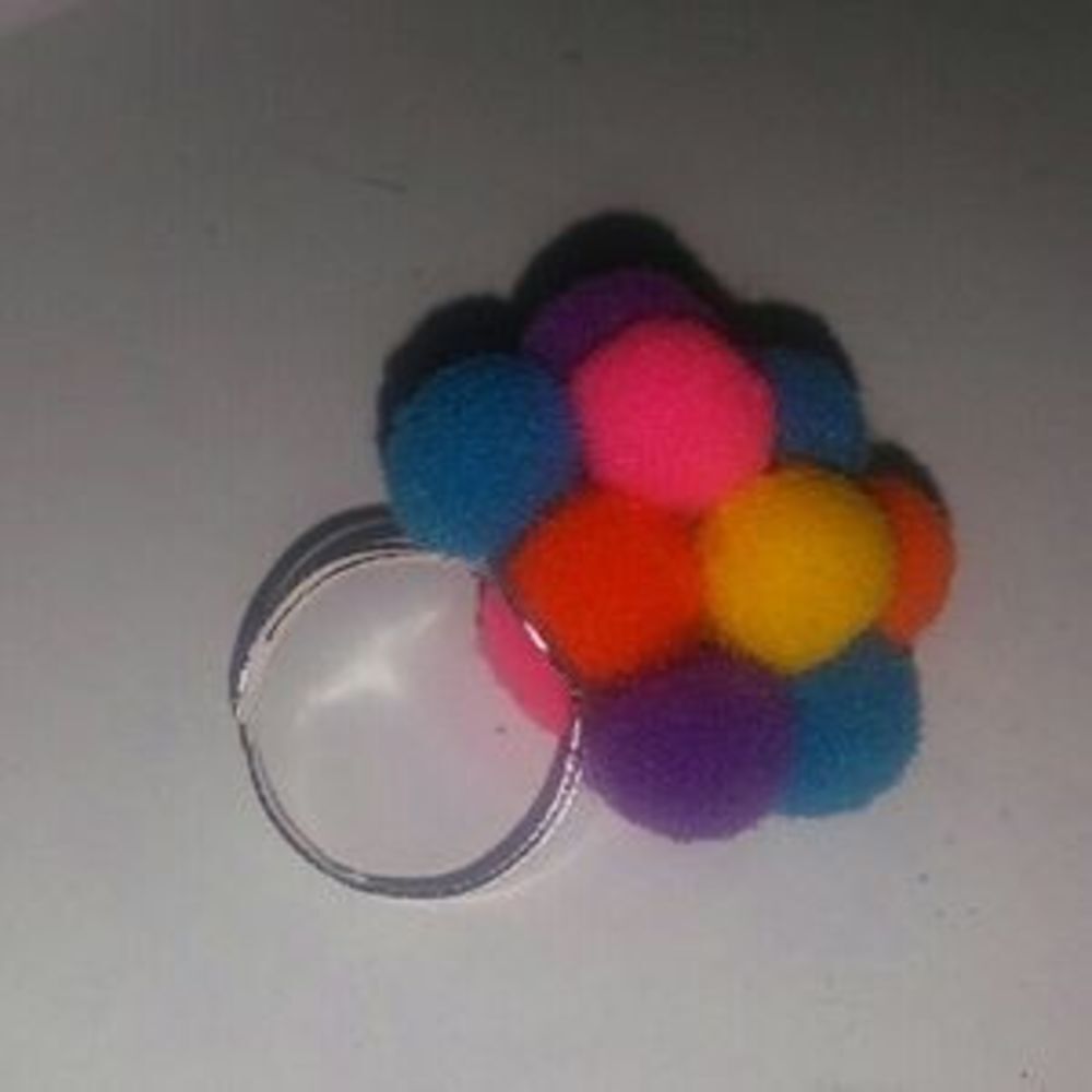 Pom Pom ring